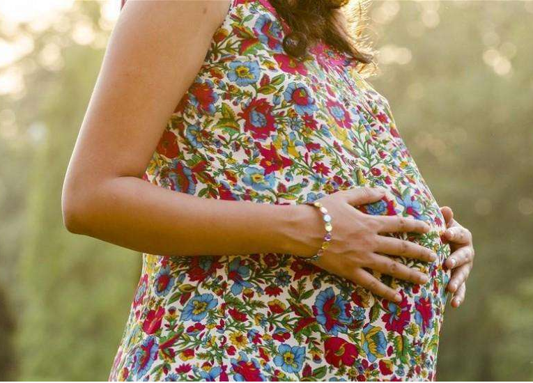 孕期为什么会出现胎儿脐带绕颈，又该怎么处理？  